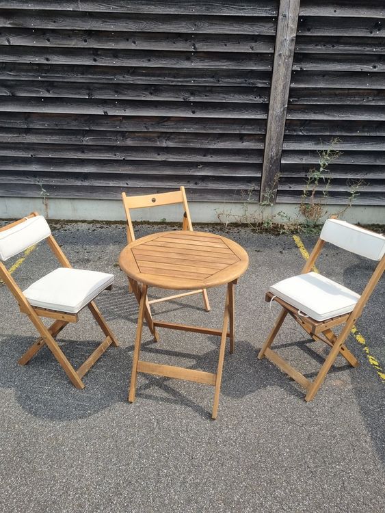 Outsunny 4-teiliges Campingtisch & Stühle Set Faltbar – Picknicktisch Mit 3 Stühlen & Getränkehaltern
