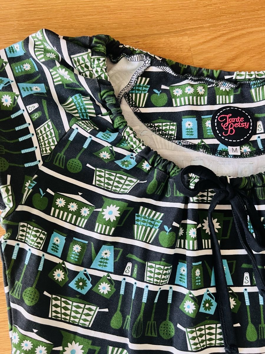 Kleider: Tante Betsy Kleid M Blutsgeschwister – Neu (gemäss Beschreibung) aus Horgen von red_sonja