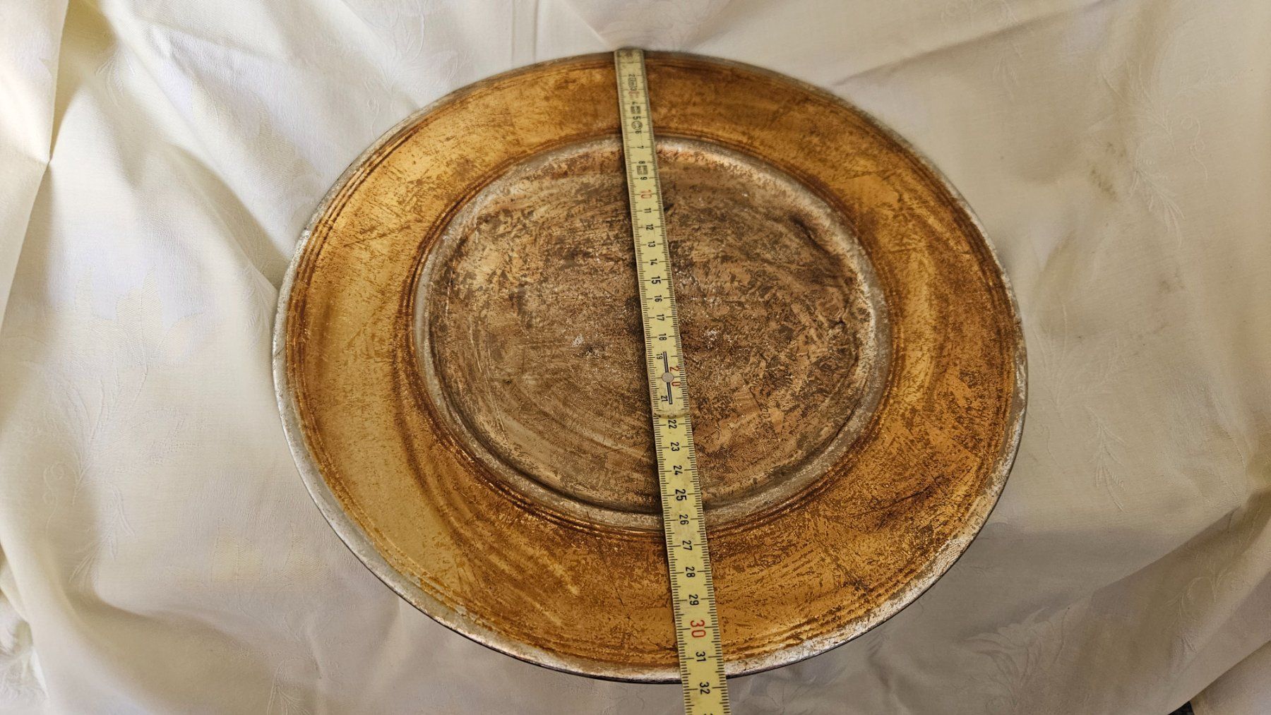 Piatti: Grande piatto dipinto color bronzo – Usato da Melano venduto da H-Sara 1