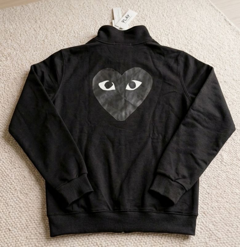 Giacche: Comme des Garcons Play Black Zip Jacket. Great find! – Usato da Merenschwand venduto da selenaaneles