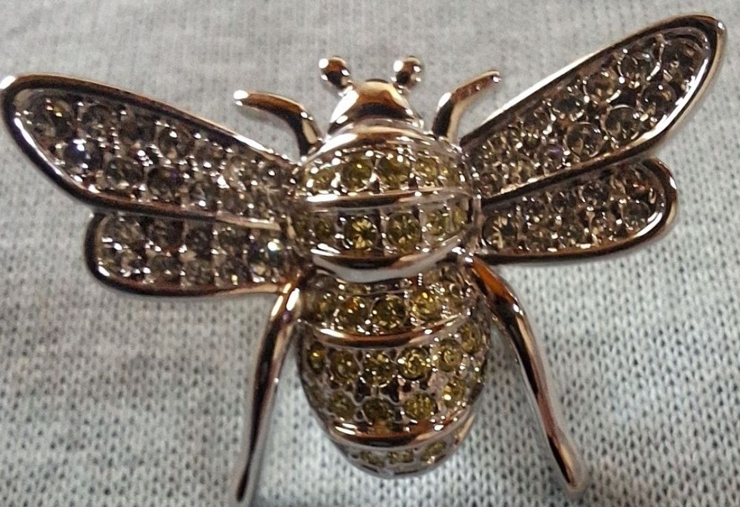 Broches & Aiguilles: Broche abeille strass dorée bon état – D'occasion à Tannay par v1n1p00h 3