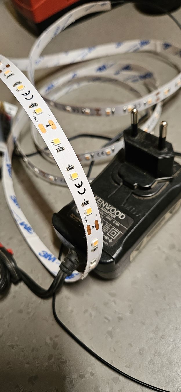Lichterketten & Leisten: LED Strip, 2m, Warmweiss, 12V- – Neu (gemäss Beschreibung) aus Baar von Vel...Baar45 2