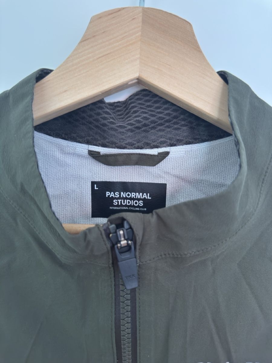 Pas Normal Studios Gilet & Giacche: Pas Normal Studios Rain Gilet L – Usato da Zürich venduto da leo_nl6s 1