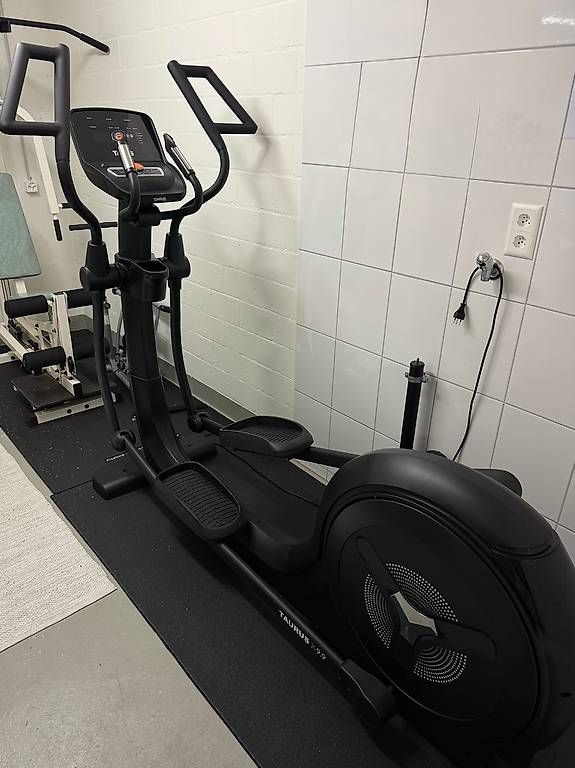 Taurus Vélos d'appartement: TAURUS Crosstrainer kaum benutzt – D'occasion à Uetikon am See par rpi_v5t7