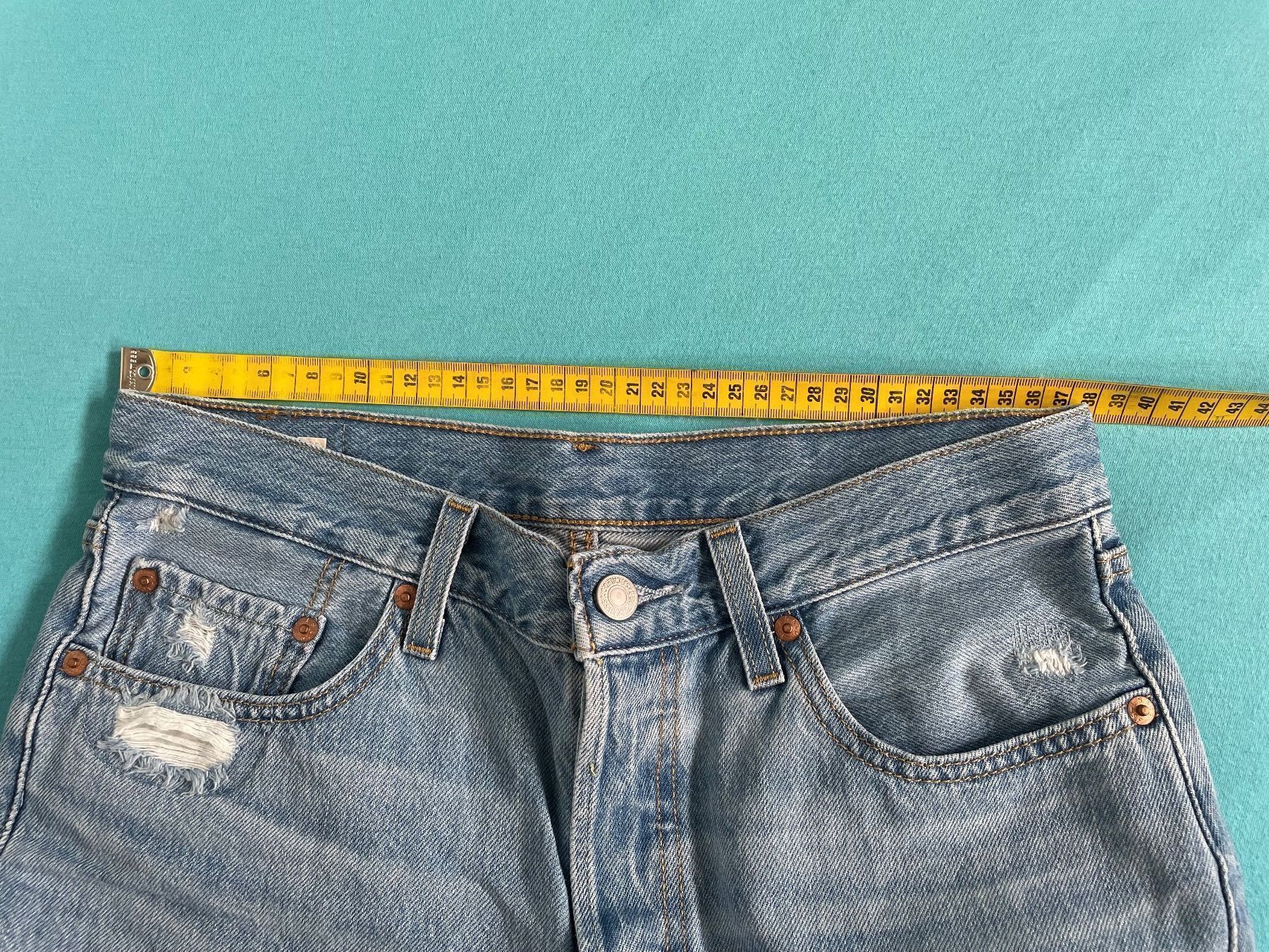 Levi's Pantaloni: Levi's 501 Jeans Shorts – Usato da Basel venduto da Robyn20 9