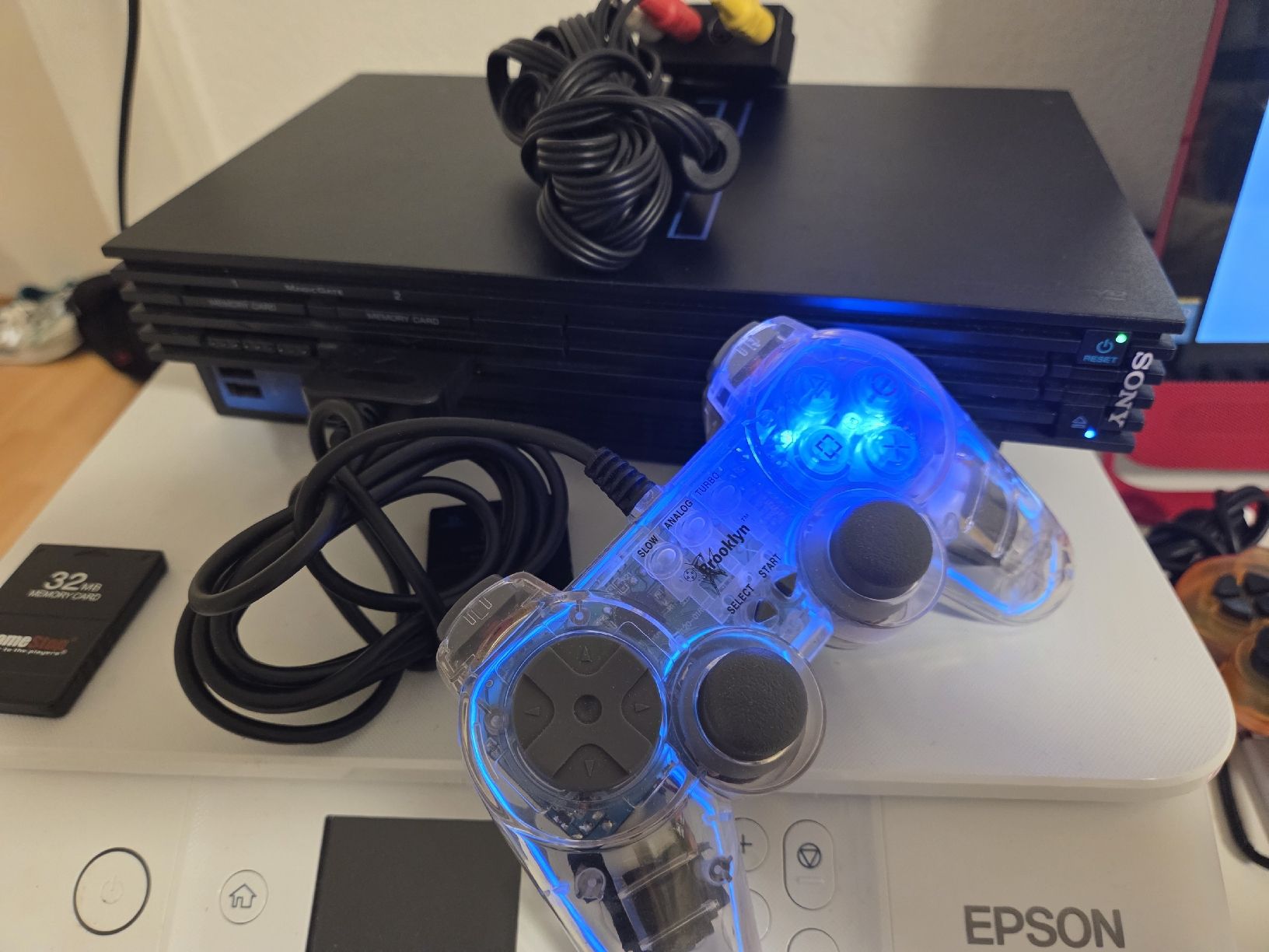 Sony Giochi: Sony Playstation 2 (PS2) Konsole mit 2 Controller  – Usato da Flawil venduto da Hamdia12 2