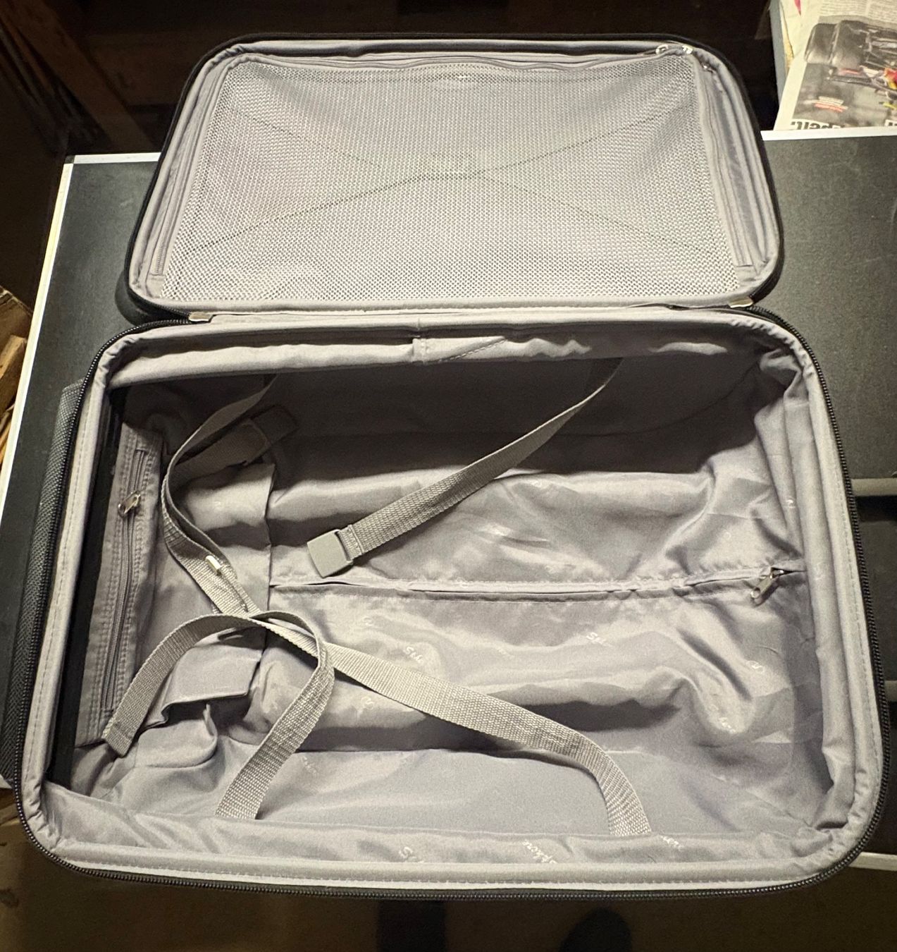 Reisekoffer: Rollkoffer schwarz – Gebraucht aus Frick von Rukki 2