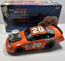Muscle Machines #20 Tony Stewart NASCAR 2005 (1:24)
