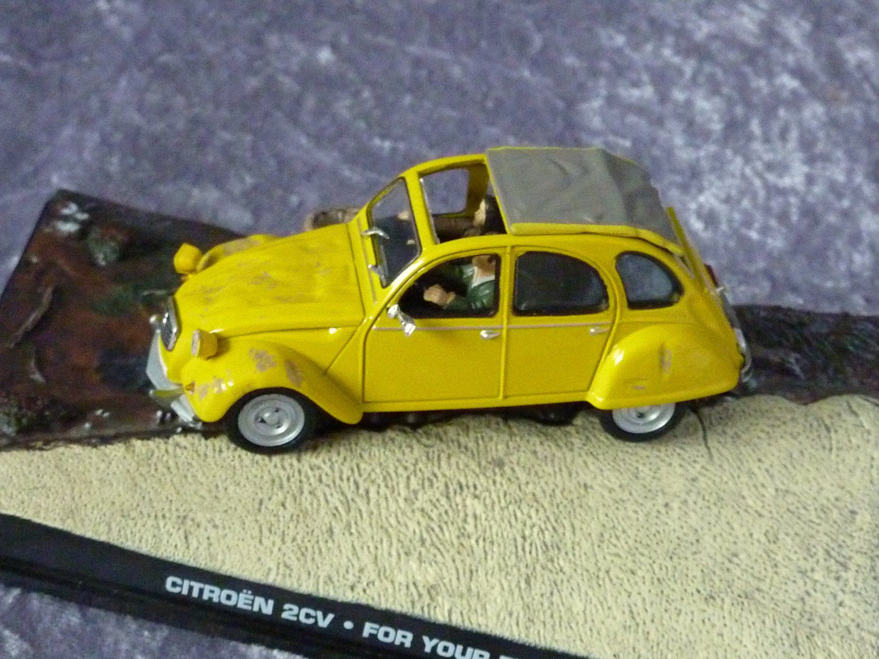 Citroën Modellini d'auto: Citroen 2CV Döschwo James Bond 1:43 – Nuovo (secondo la descrizione) da Dürrenäsch venduto da modellautos4you 2
