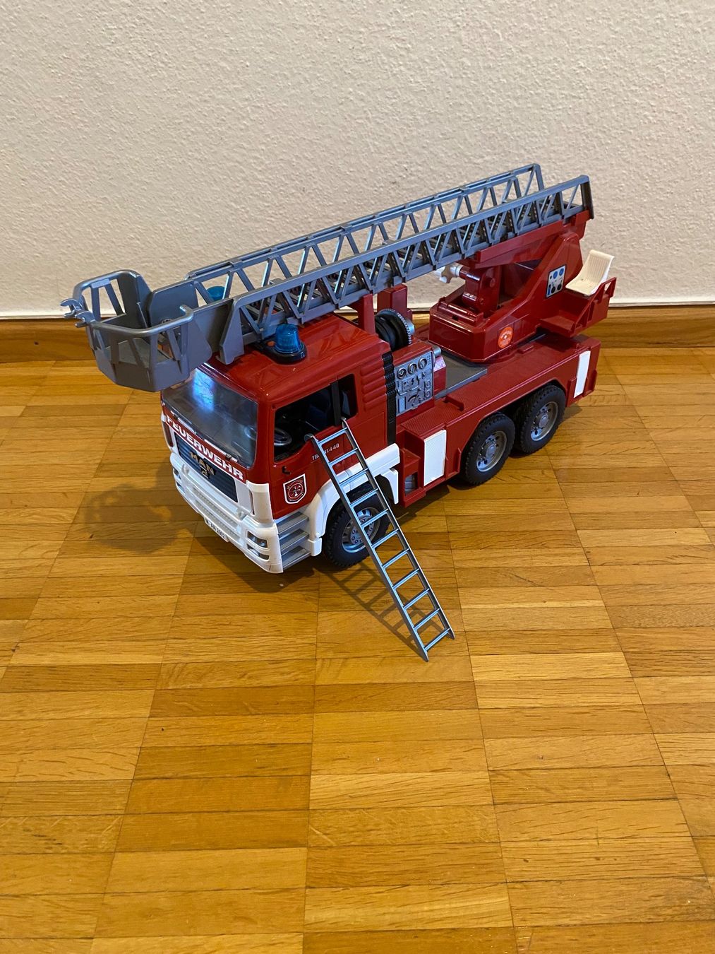 Jouets: Camion pompier enfants – D'occasion à Basel par OK2010 1