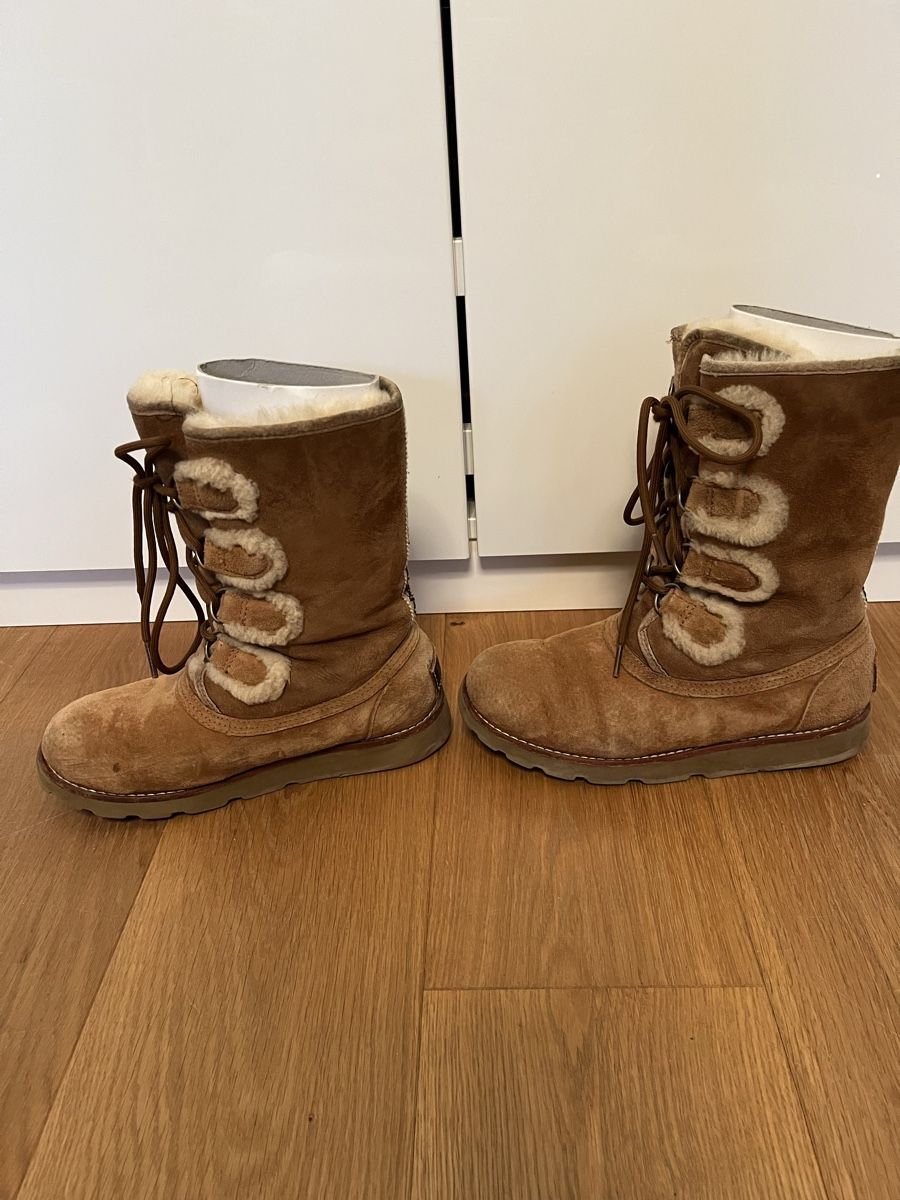 Ugg Scarpe da donna: Bottes UGG W Rommy – Usato da St. Prex venduto da Nikolletta 2