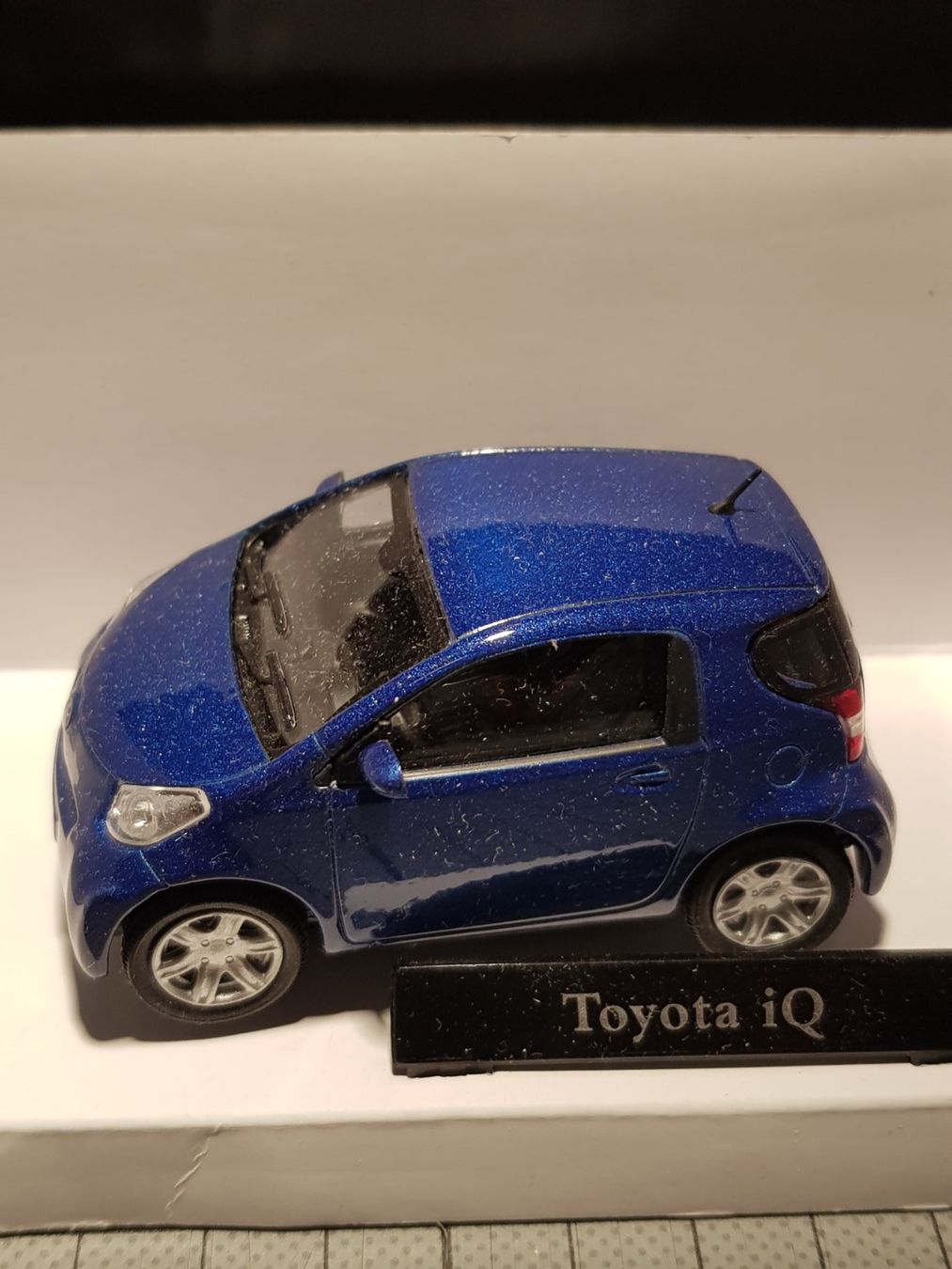Toyota Modellini d'auto: Toyota iQ – Nuovo (secondo la descrizione) da Chézard-St-Martin venduto da AlPat-Collections