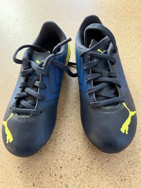 Puma Schuhe für Jungen: Fussball Schuhe Puma Gr 30 NEUWERTIG – Gebraucht aus Arlesheim von JSBS