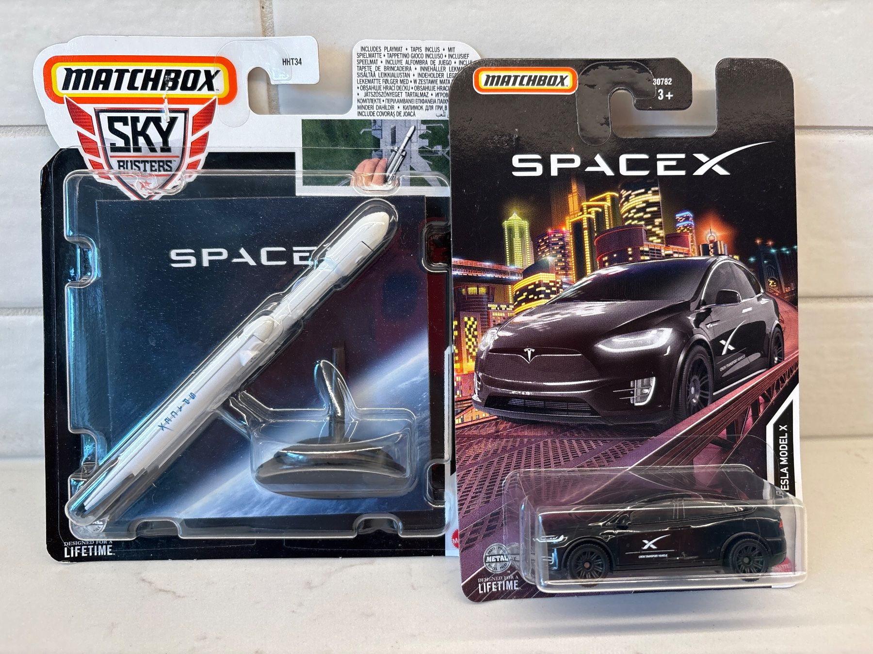 Matchbox Modellini d'auto: Matchbox Space X Tesla Model X & Falcon 9 Rocket! – Nuovo e nell'imballaggio originale da Gollion venduto da Hampton