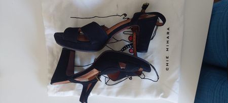 Lederschuhe Chie Mihara Neu