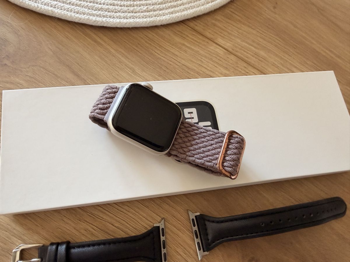 Apple Smartwatch: Apple Watch SE 2. Gen. 40 mm GPS & Cellular – Usato da Ellikon an der Thur venduto da ClaudiaL.