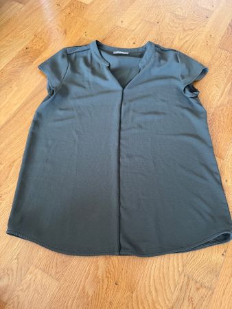 Orsay Blusenshirt dunkelgrün – Gr. S – elegant & alltagstaug