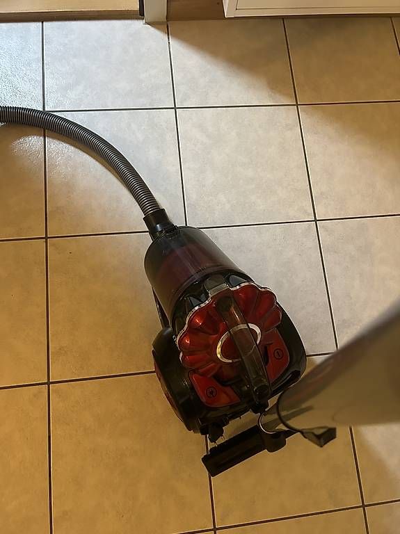 Aspirateurs & Accessoires: Staubsauger – D'occasion à Bätterkinden par cin_r7xm 2