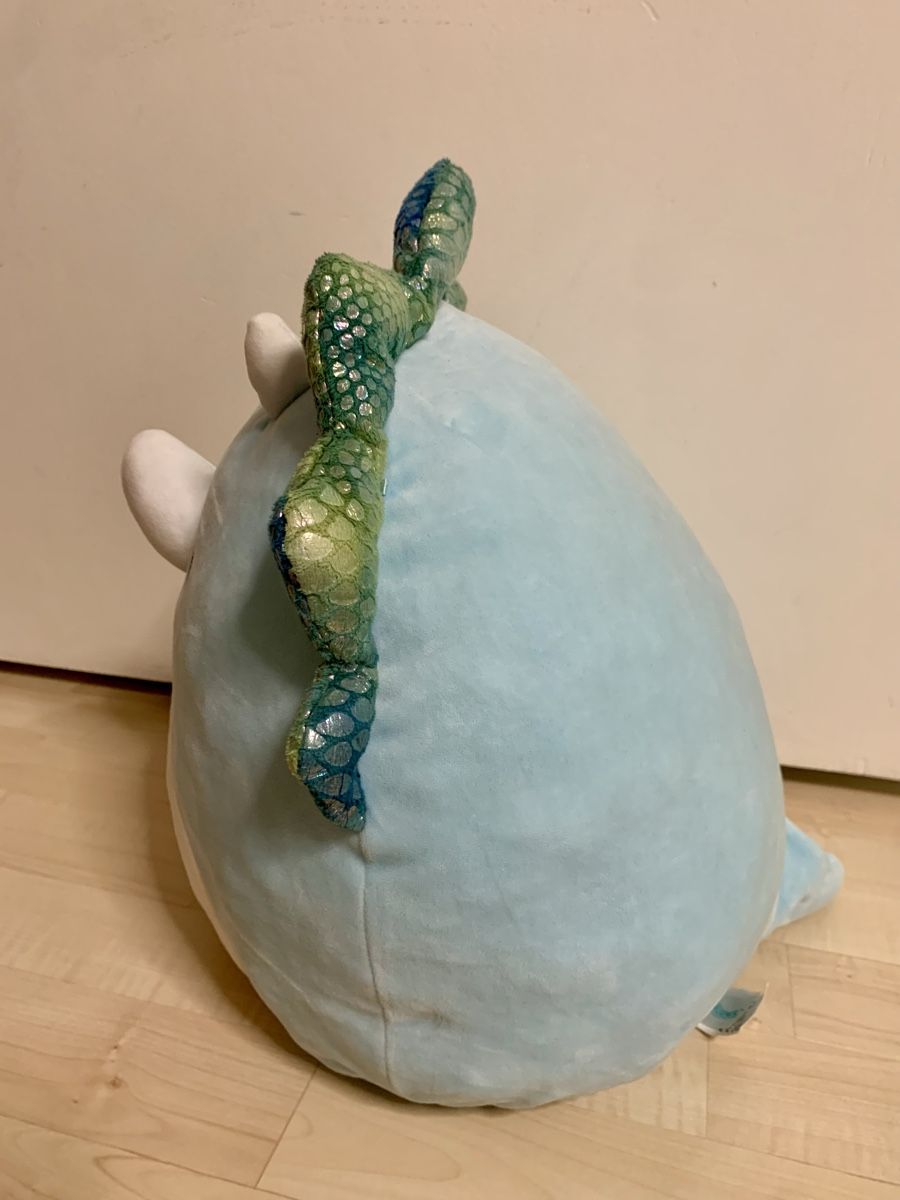 Squishmallows Giocattoli: SQUISHMALLOWS Dino / Triceratops hellblau ca. 35 cm – Usato da Winterthur venduto da amapola 5
