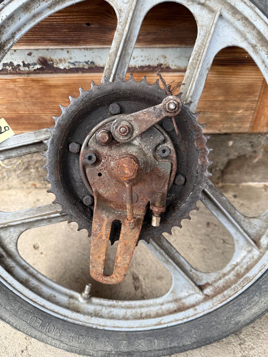 Puch Mofa-Ersatzteile: Mofa Gussfelgen Hinterrad 16 Zoll – Defekt aus Fahrni b. Thun von berger_tuning34 1