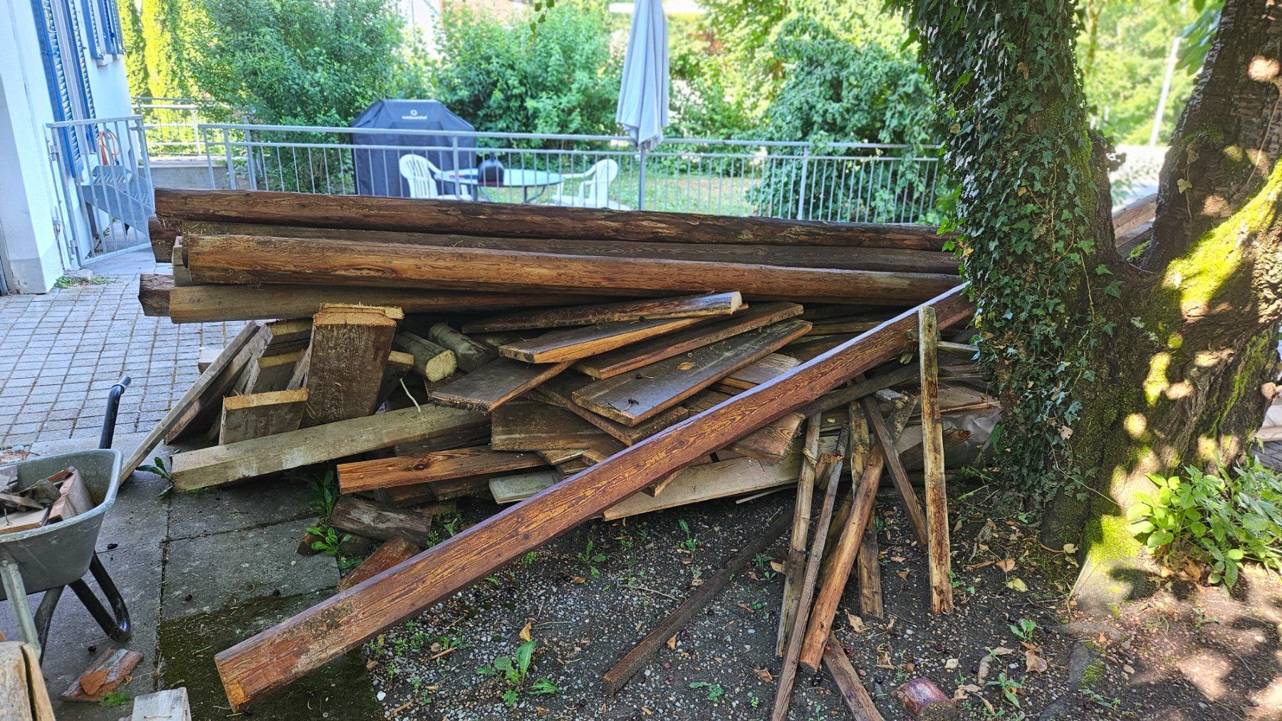 Articoli in legno: Alte Balken und Bretter aus 1899 – Usato da Gachnang venduto da Brun 1
