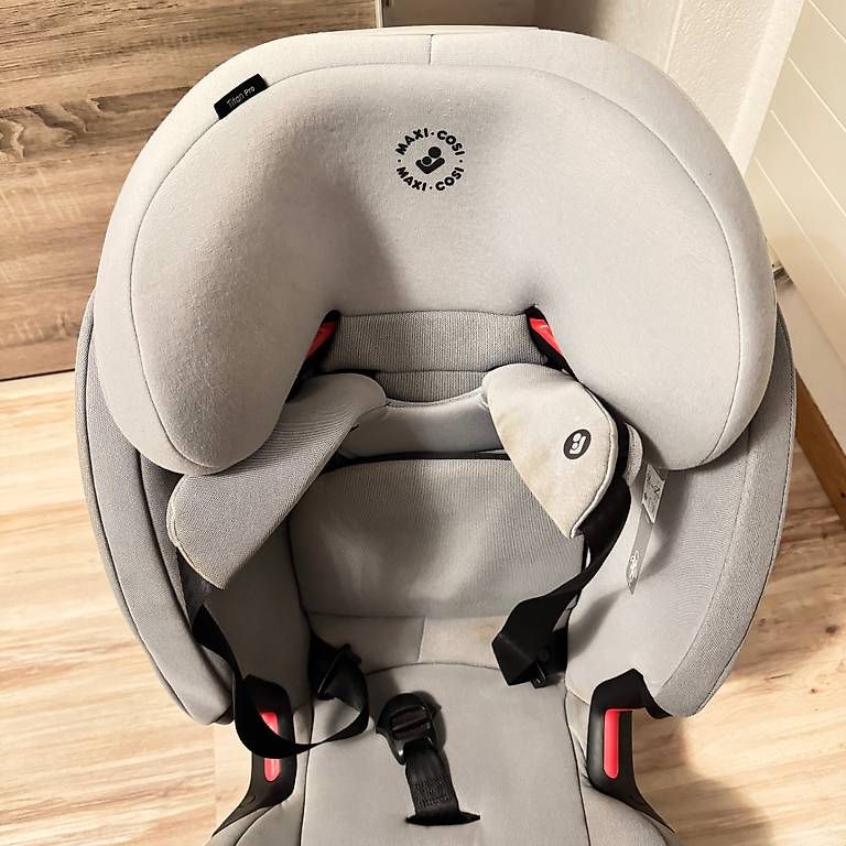 Seggiolini per auto: Maxi Cosi Kindersitz mit Isofix  – Usato da Bussnang venduto da normasieg_0 1