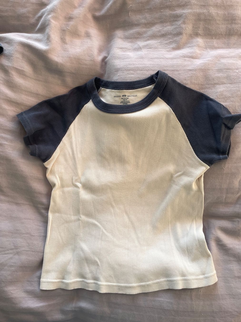 Brandy Melville Top: Brandy Melville Top – Usato da Zug venduto da ele_q7bd