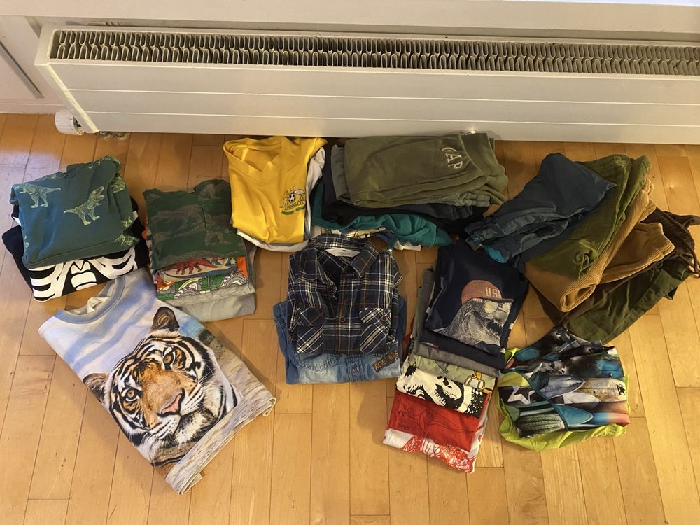 Ensembles coordonnés: Kleiderpaket für 4-5 jährige Jungs – D'occasion à Kilchberg ZH par LunaMia