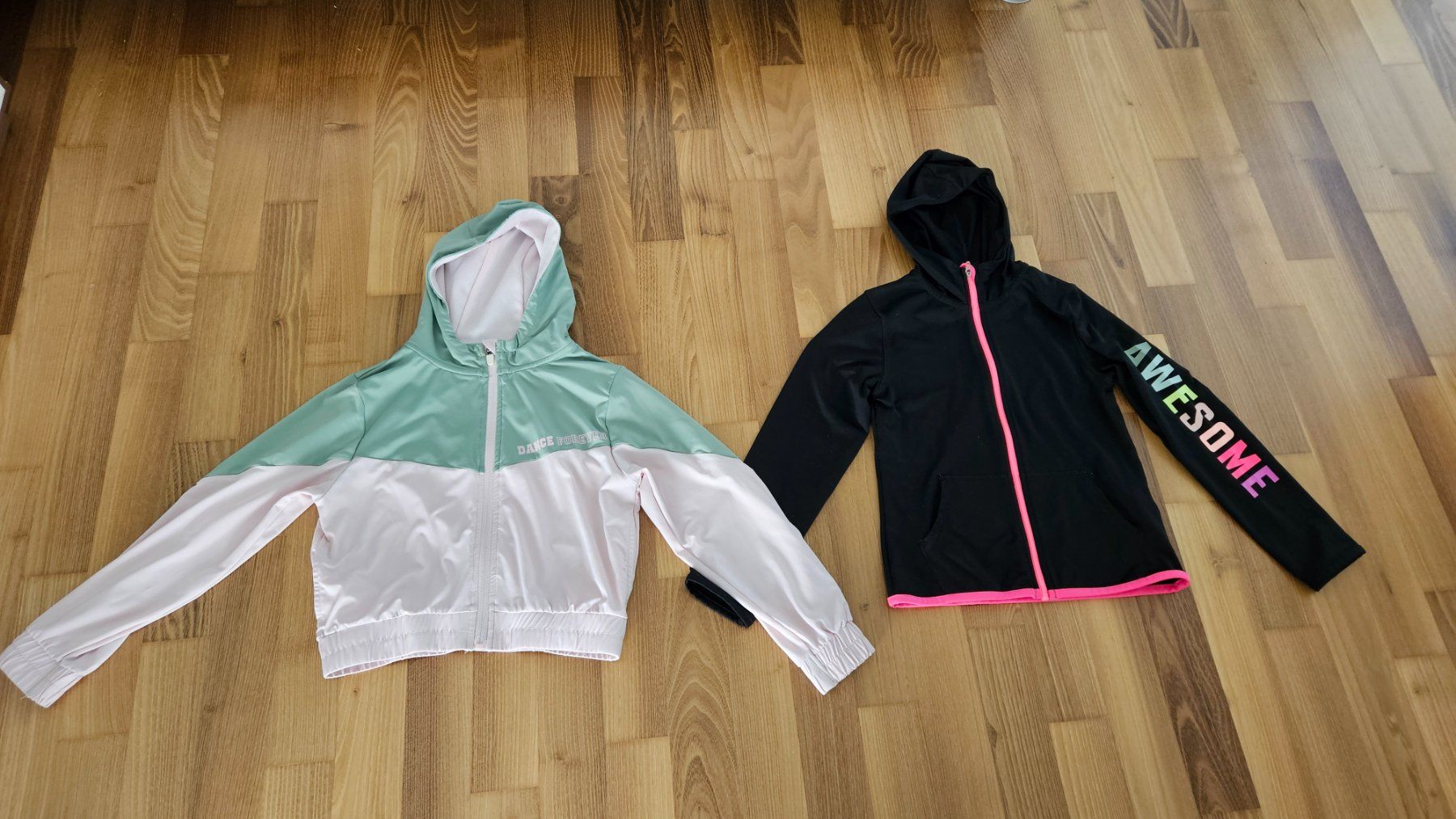 Lotti & Set di vestiti: Kleiderpaket Mädchen Gr. 122/128 – Usato da Ehrendingen venduto da mythical 1