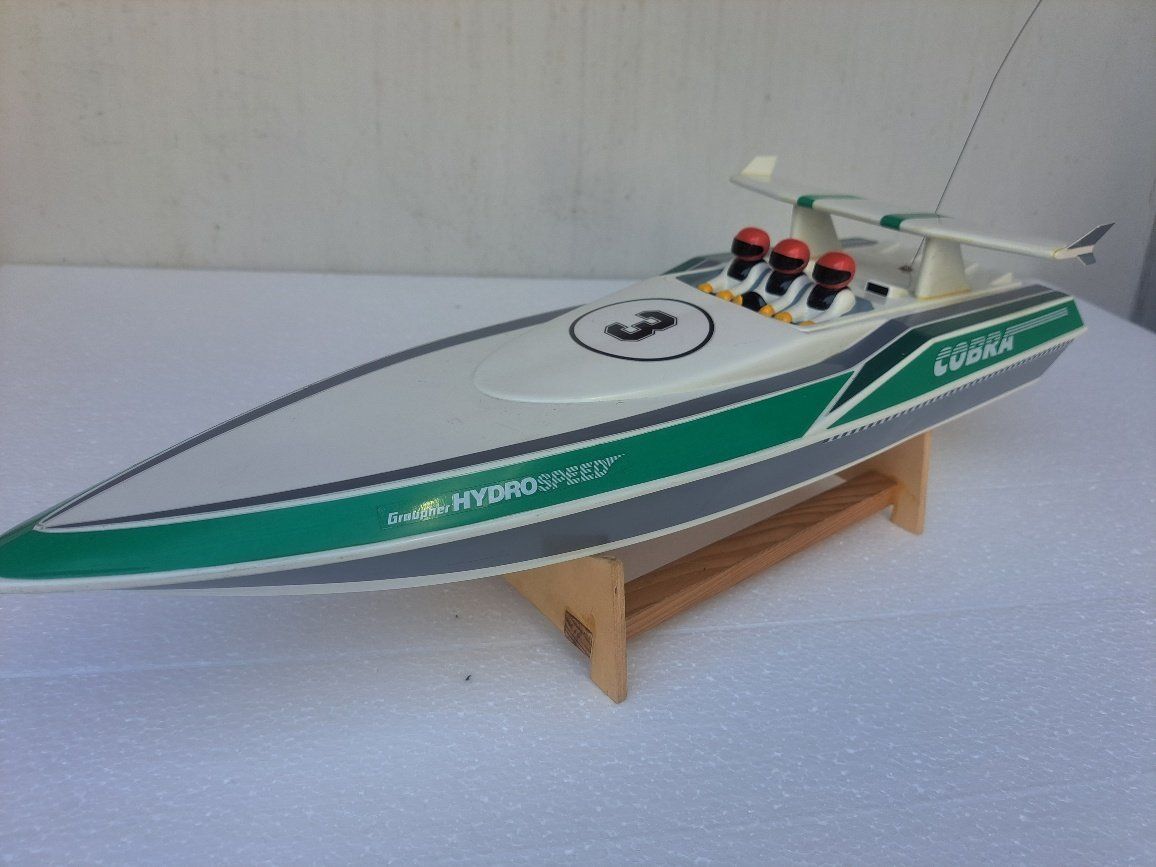 Graupner RC Kits de montage: Ferngesteuertes Motorboot Graupner Cobra – D'occasion à Aadorf par bruueb
