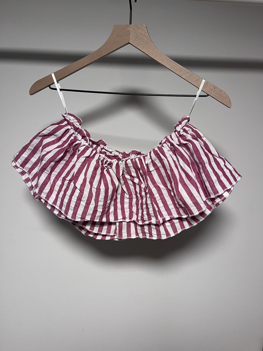 Top: Striped Summer Crop Top – Usato da Winterthur venduto da goe_h859
