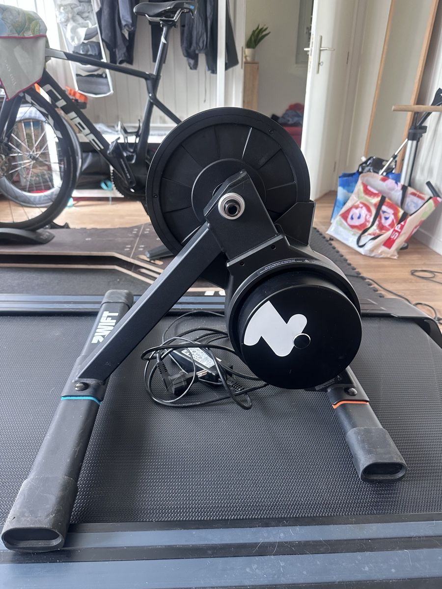 Zwift Hometrainer: Zwift Hub Rollentrainer inkl. Schaltgerät – Gebraucht aus Rehetobel von StefanBrulisau3r