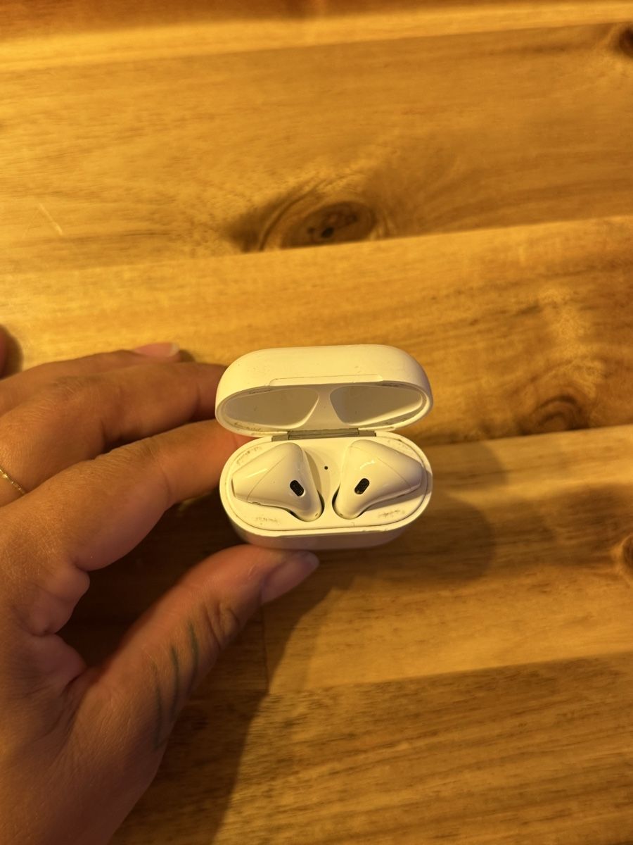 Apple Casques audio: Apple AirPods 2. Generation mit Ladecase weiss – D'occasion à Wabern par ama_kp7r 3