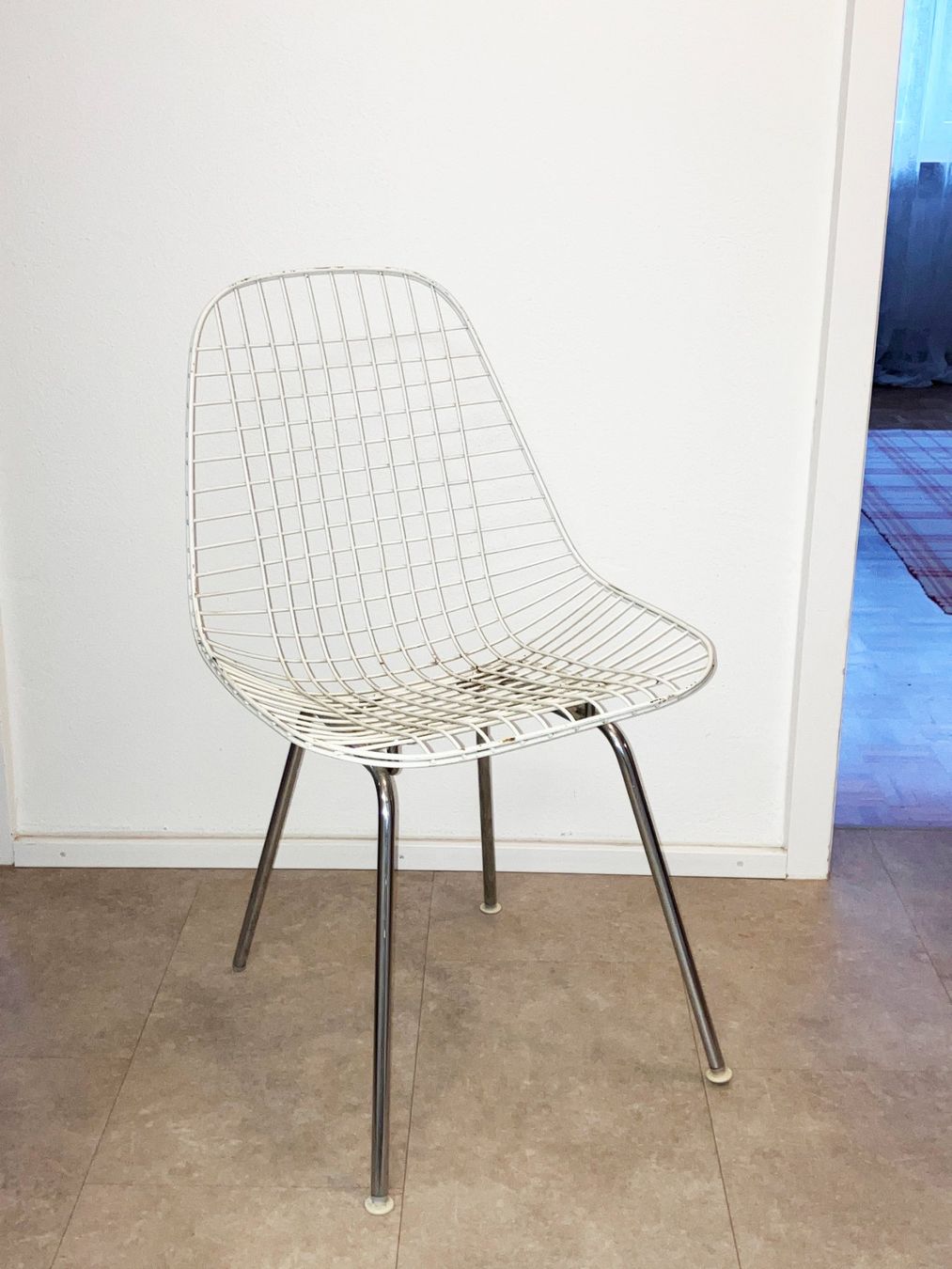Eames Sedie: 2x Originale Eames Wire Chairs aus den 50er in Weiss – Usato da Schaffhausen venduto da cam_gz2m