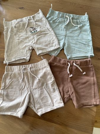4 Shorts C&A Baumwolle Grösse 98 guter Zustand
