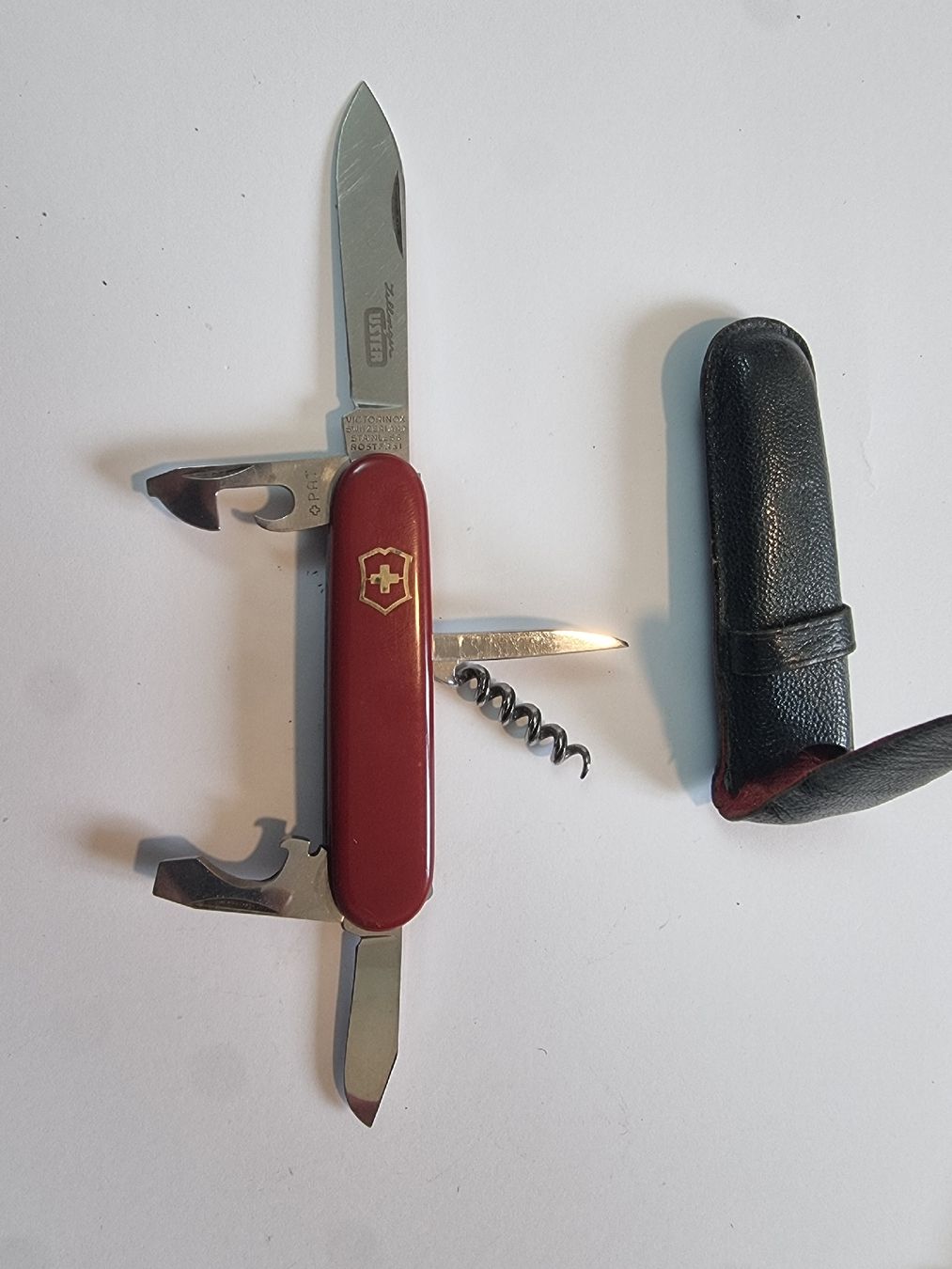 Victorinox Coltelli tascabile: Victorinox Sackmesser rot mit Ledertasche, gebraucht – Usato da Olten venduto da Mezopotamya 2
