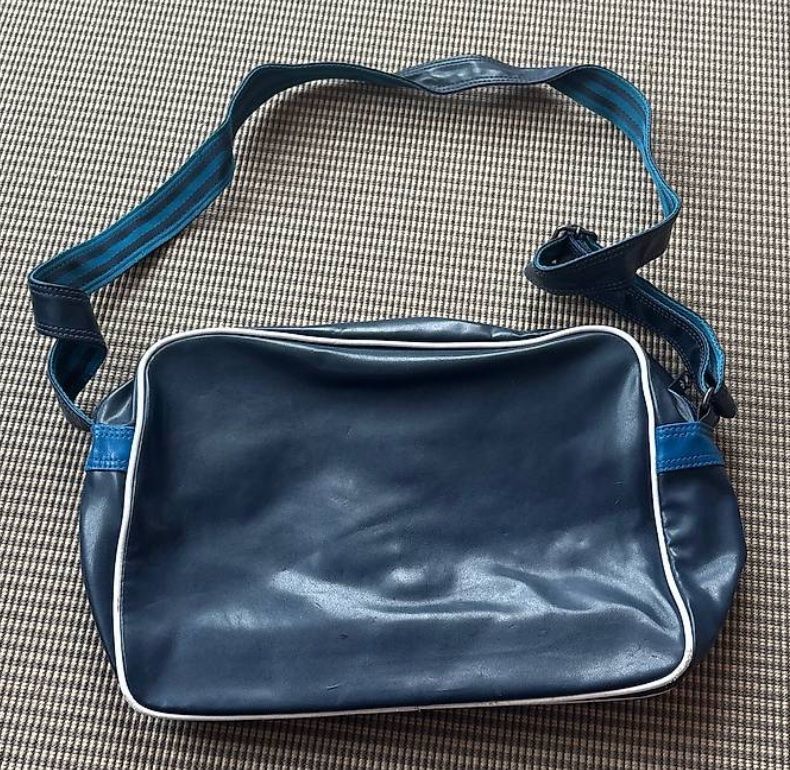 Altro in  Abbigliamento & Accessori: Sac à bandoulière Adidas – Usato da La Croix (Lutry) venduto da patricia150392 1