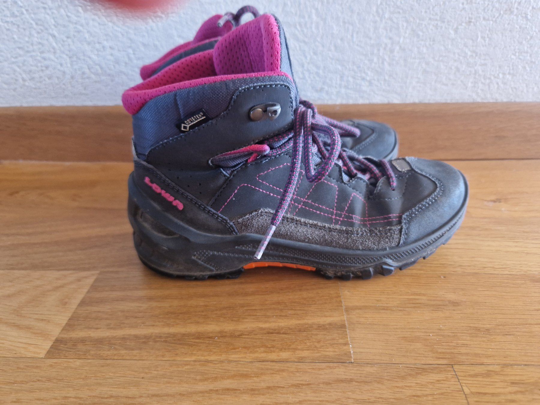 Lowa Scarpe per ragazze: LOWA Wanderschuhe Kinder Goretex, Grösse 34 – Usato da Buchs venduto da sonjaja 1