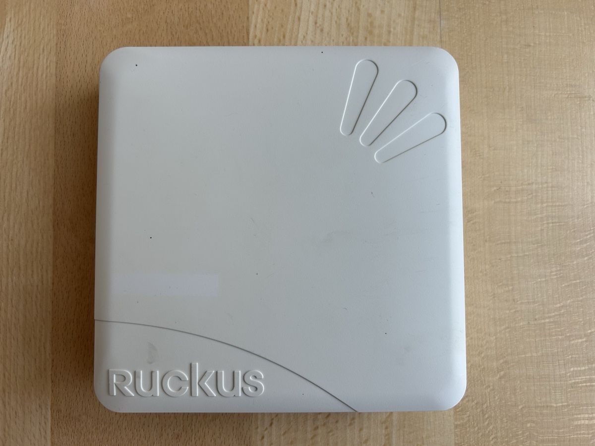 Modem & Router: Ruckus ZoneFlex 7372 Wireless Access Point (WLAN) – Usato da Bremgarten AG venduto da Auctionforyou 6