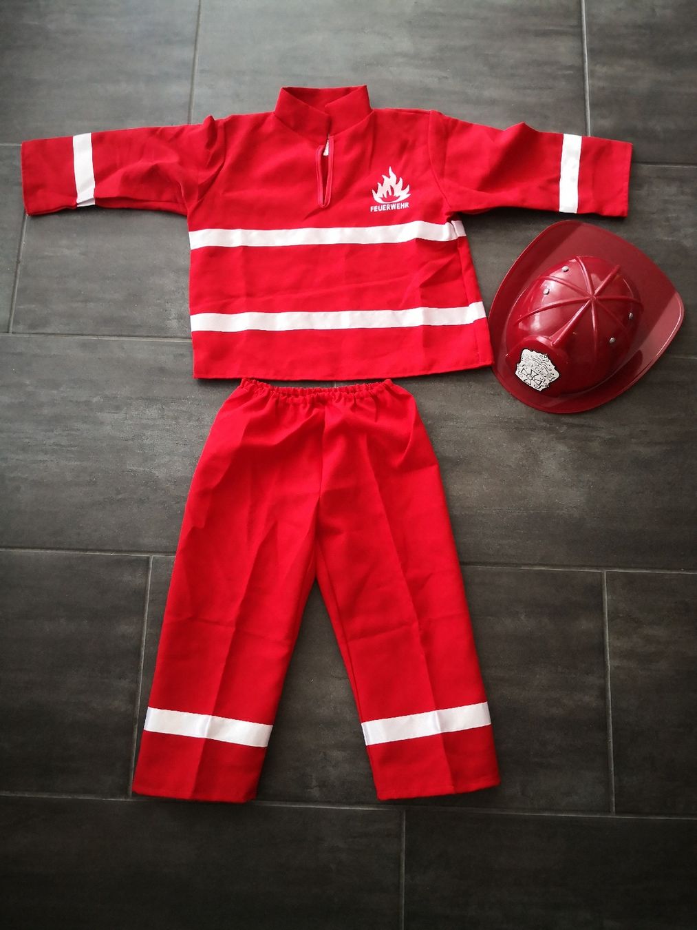 Costumi: Feuerwehrkostüm Grösse 98 – Usato da Ottenbach venduto da Acki_la