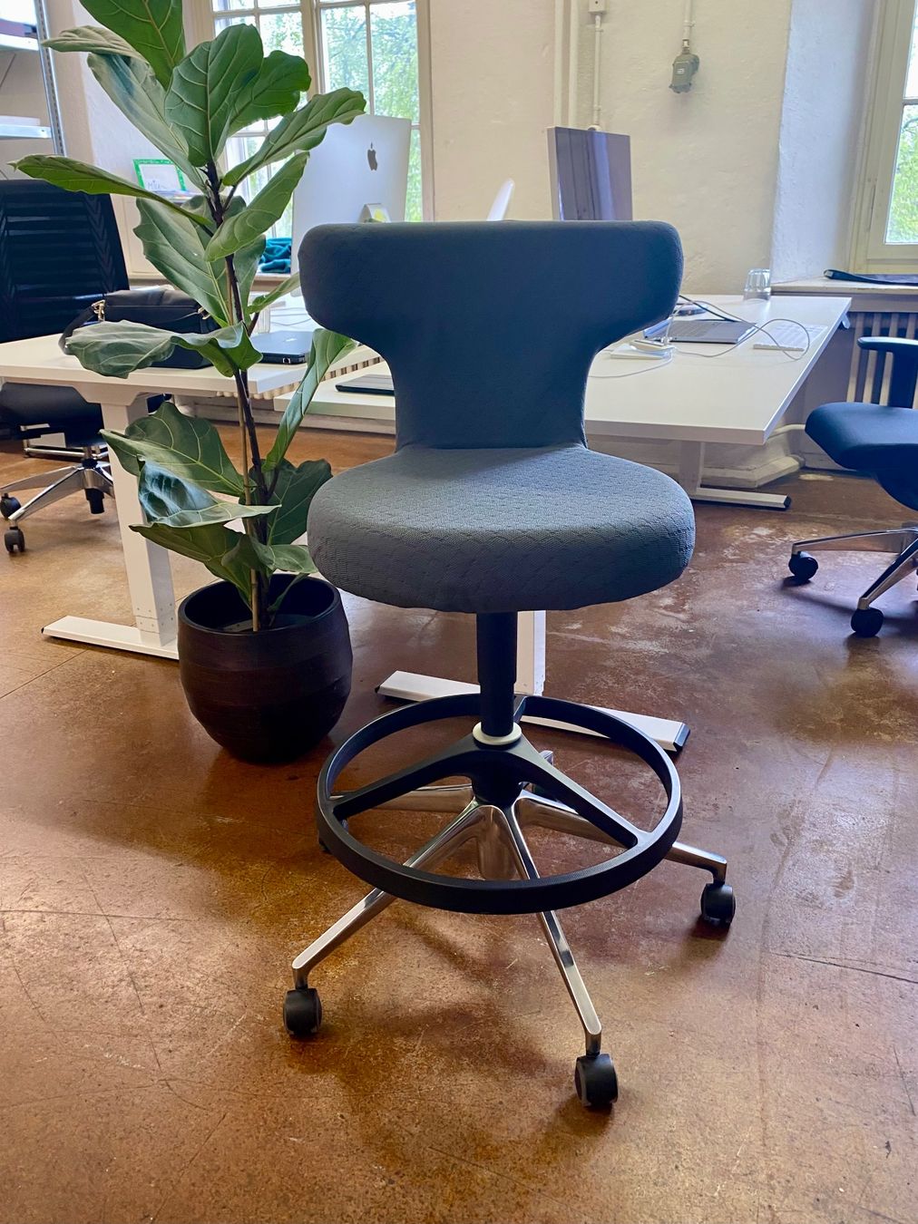 Vitra Seggioloni: Vitra Pivot Bürostuhl hoch – Usato da Wetzikon ZH venduto da agentohnebart