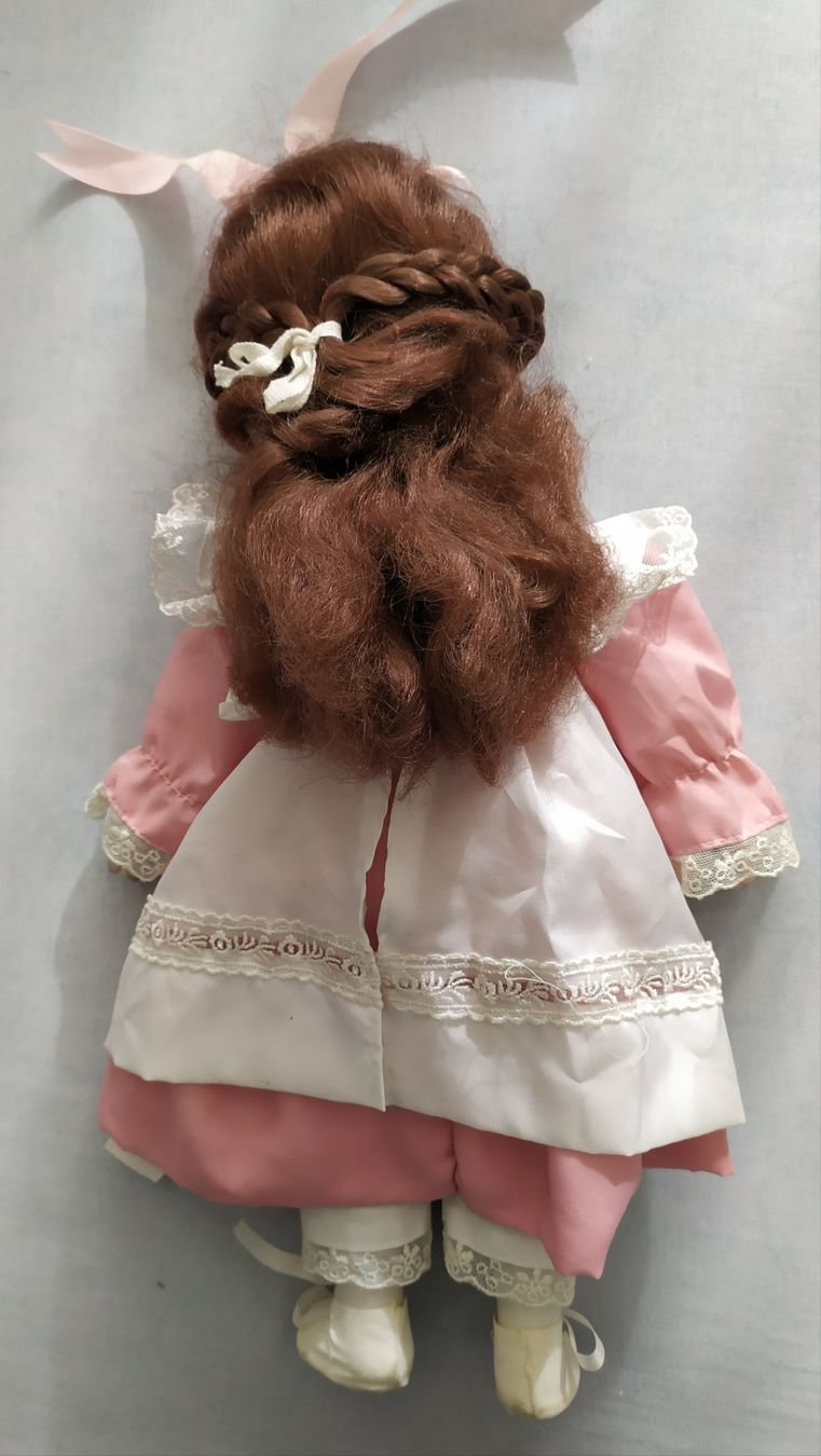 Bambole: Poupée en porcelaine avec belle robe – Usato da Chezard St-Martin venduto da Clocovale 1