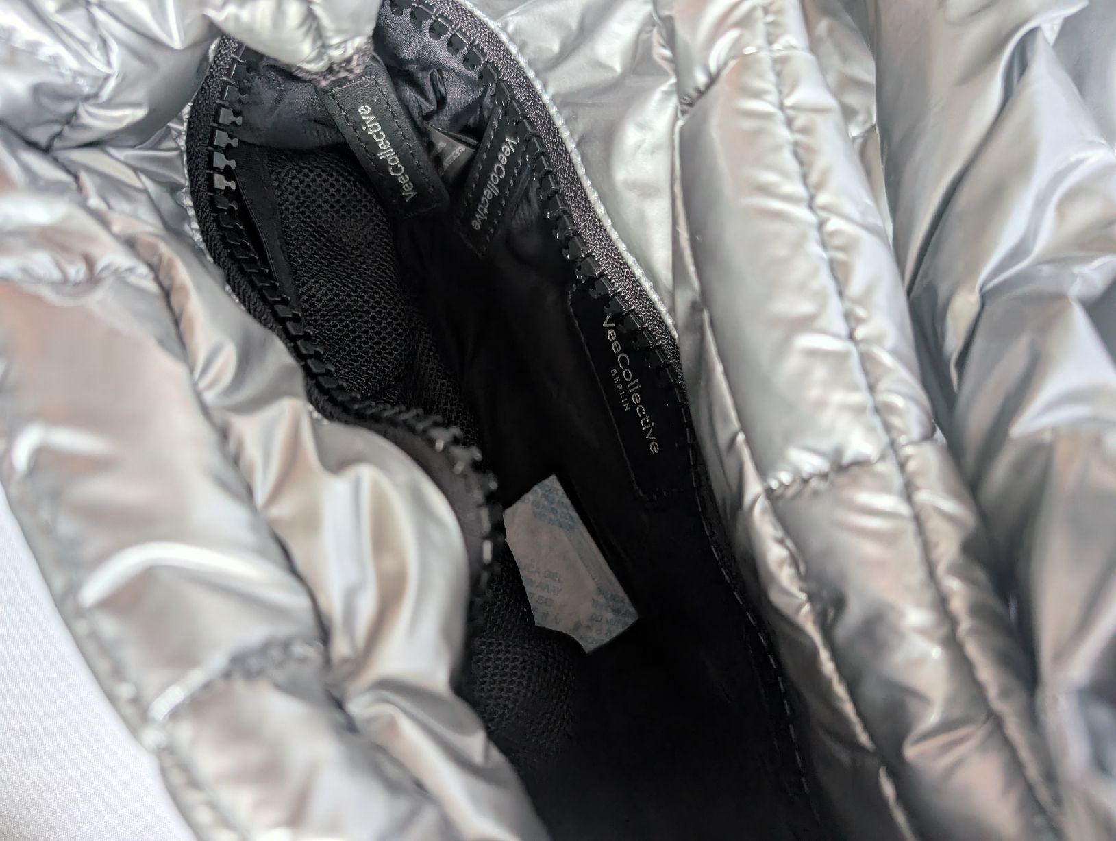 Borse da donna: New Vee Collective Porter Messenger Silver Metallic – Nuovo e nell'imballaggio originale da Schwerzenbach venduto da may_5qnm 5