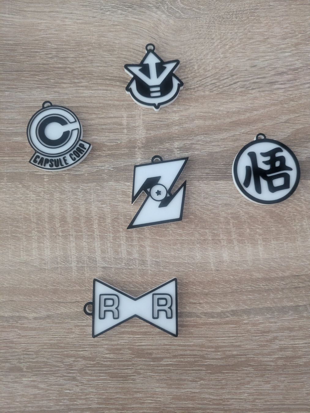 Portachiavi: Dragon Ball - Capsule Corp. Logo Keychain - 3D Printed – Nuovo (secondo la descrizione) da Losone venduto da AlpineLayer 1