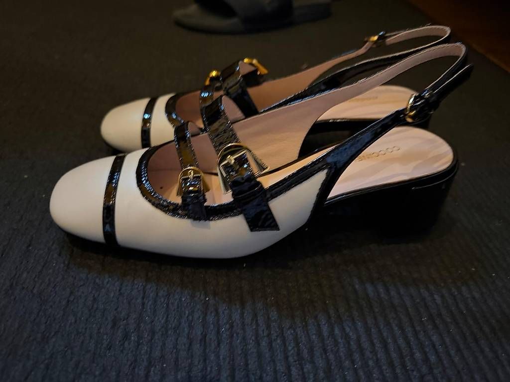 Scarpe da donna: scarpe coccinelle linea slingback  – Usato da Arzo venduto da lor_9pzy 1
