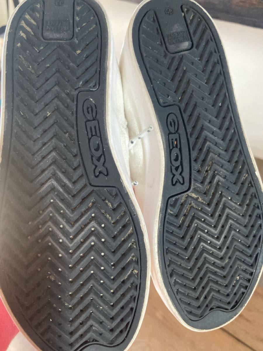 Geox Schuhe für Mädchen: Geox Mädchen Sneaker Minnie Mouse Gr. 33 weiss – Gebraucht aus Murten von februari 3