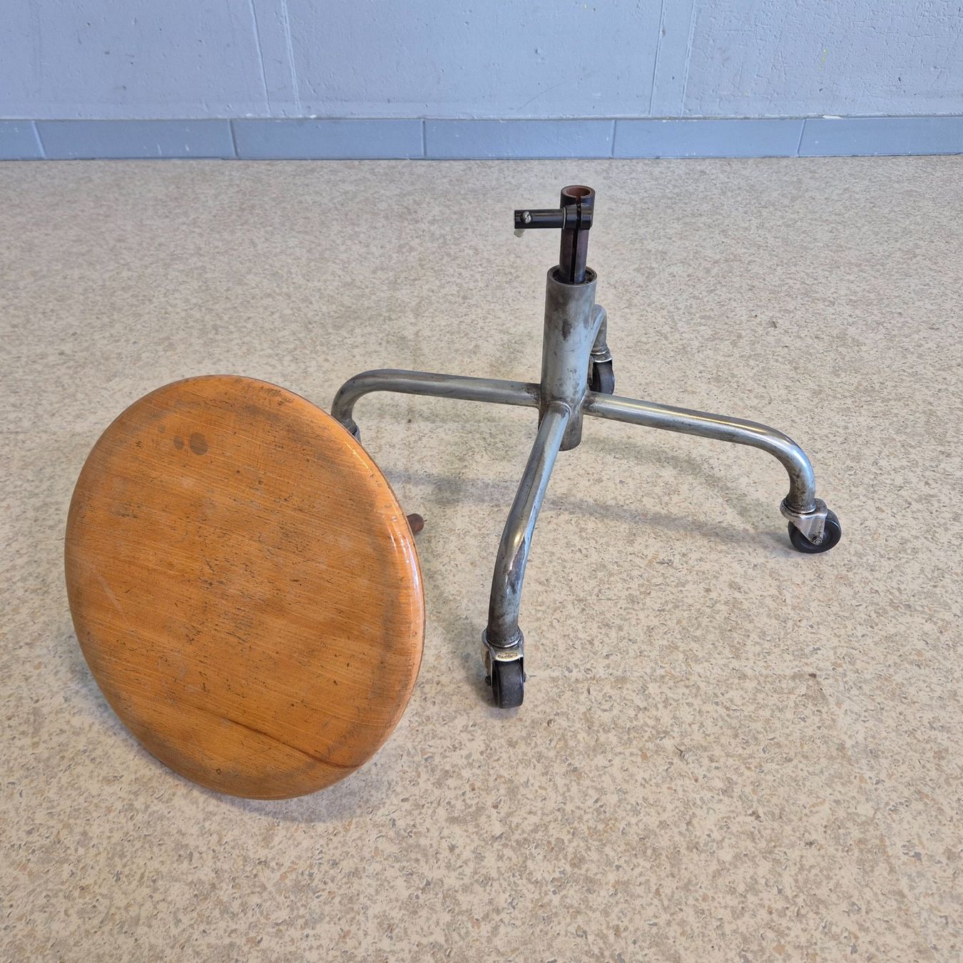 Sgabelli: Vintage Rollhocker Werkstatthocker Hocker Stool – Usato da Nottwil venduto da Wondewa-Shop 5