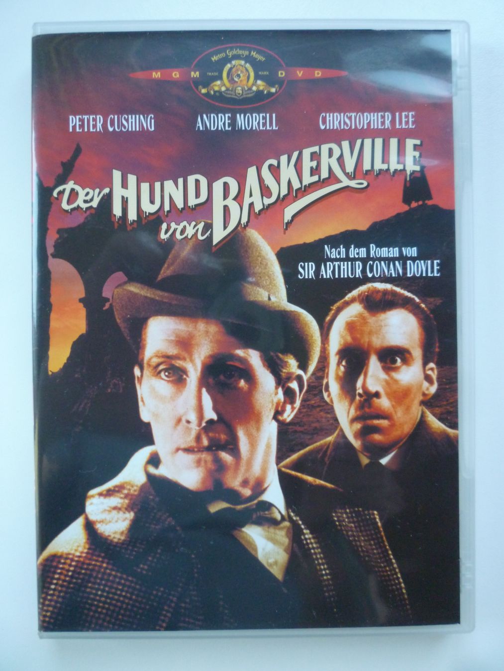 Tutti i DVDs: Der Hund von Baskerville - Klassiker 1959 Peter Cushing, Lee – Usato da Münchenstein venduto da antares09