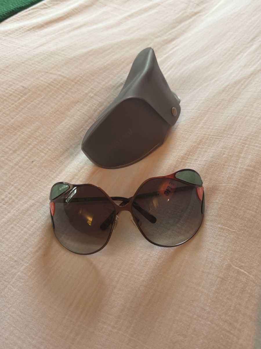 Miu Miu Lunettes & Verres: Lunettes de soleil MIU MIU – Neuf (Voir description) à Conches par Hvanesse
