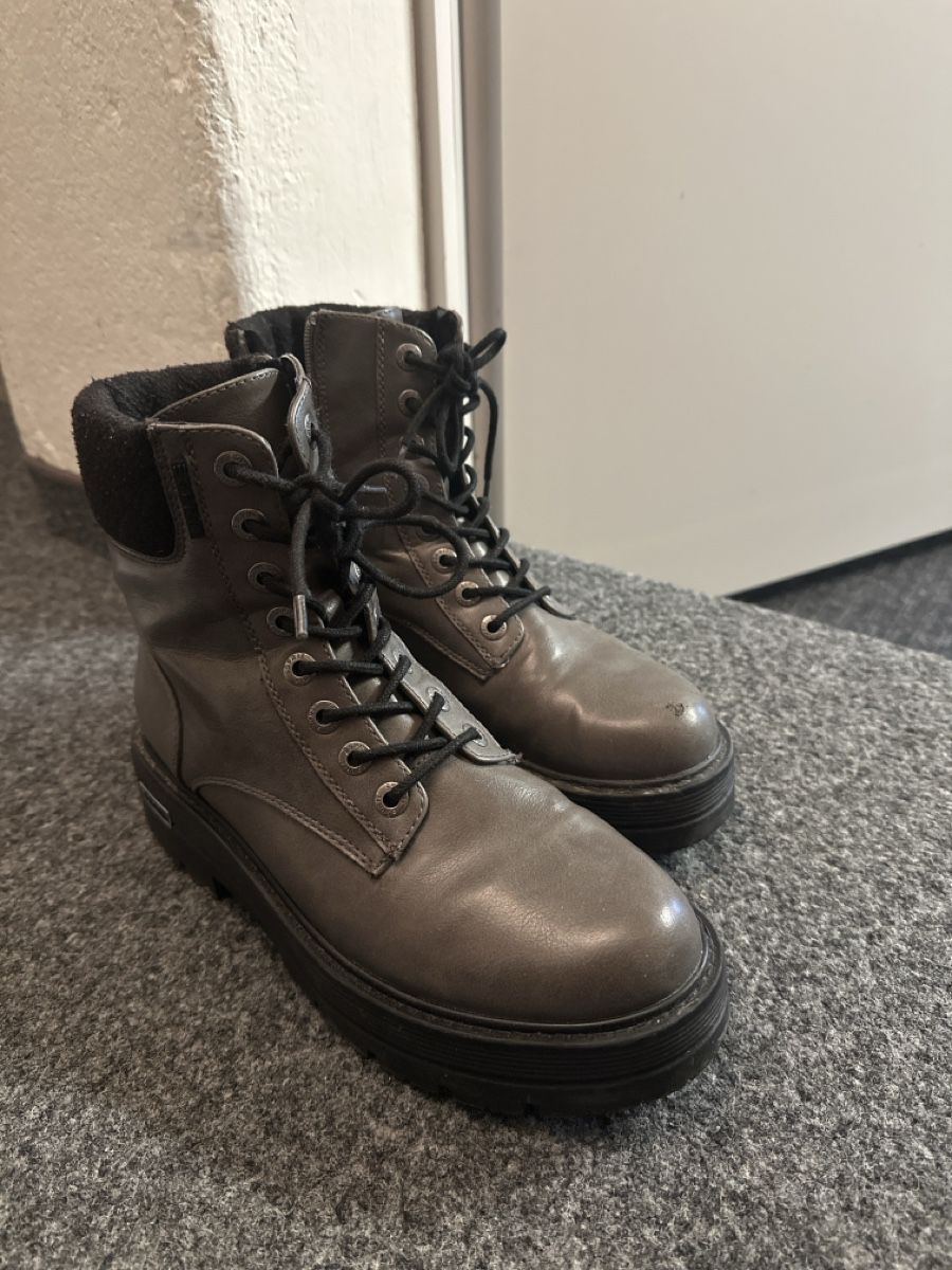 Esprit Scarpe da donna: Esprit Boots – Usato da Romanshorn venduto da si-01